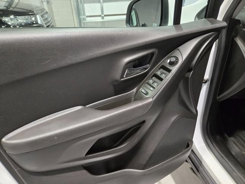 Used 2017 Chevrolet Trax LS image 16