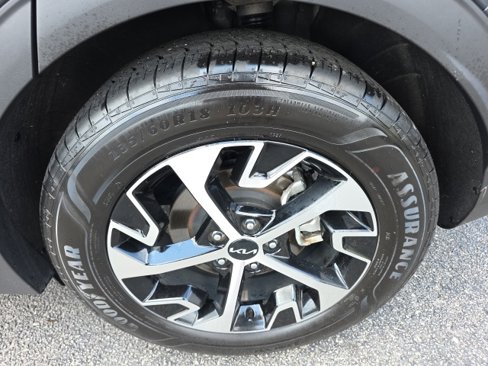 Used 2024 Kia Sportage EX image 6