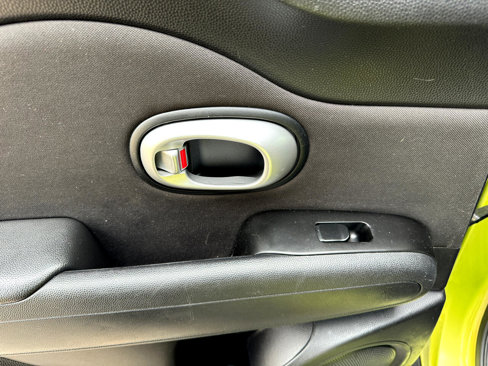 Used 2015 Kia Soul + image 40