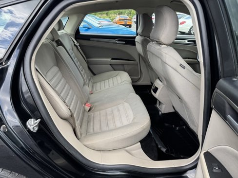 Used 2018 Ford Fusion SE image 11