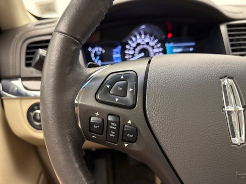 Used 2014 Lincoln MKS AWD w/ Equipment Group 201A image 18