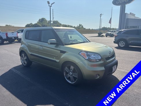 Used 2010 Kia Soul ! image 2