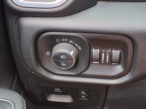 Used 2020 RAM 1500 Laramie image 30