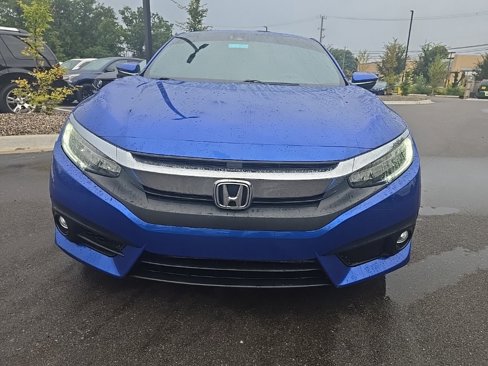 Used 2017 Honda Civic Touring image 2