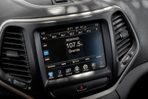 Used 2017 Jeep Cherokee Latitude w/ Comfort/Convenience Group image 6
