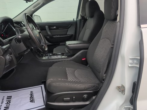 Used 2017 Chevrolet Traverse LT w/ Style and Technology Package image 15