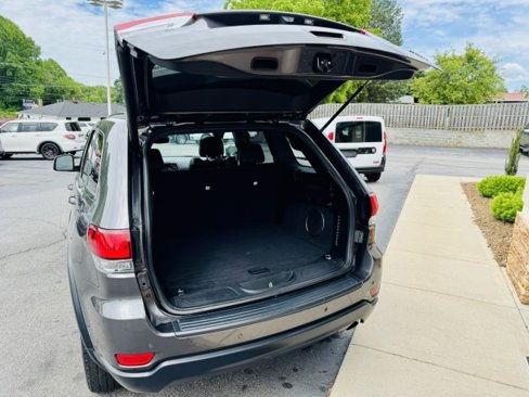 Used 2020 Jeep Grand Cherokee Laredo w/ Laredo X Package image 15