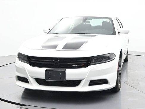 Used 2022 Dodge Charger SXT image 2