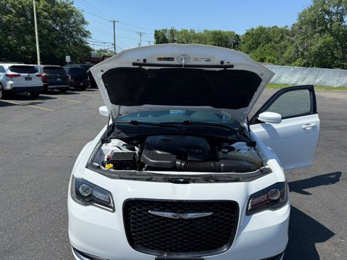 Used 2019 Chrysler 300 S image 28