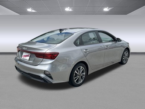 Used 2023 Kia Forte LXS image 3