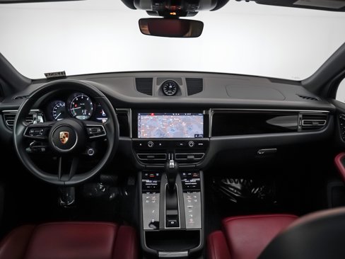 Certified 2023 Porsche Macan image 15
