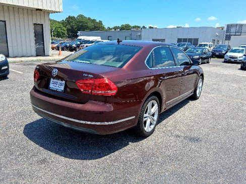 Used 2013 Volkswagen Passat TDI SEL Premium image 11