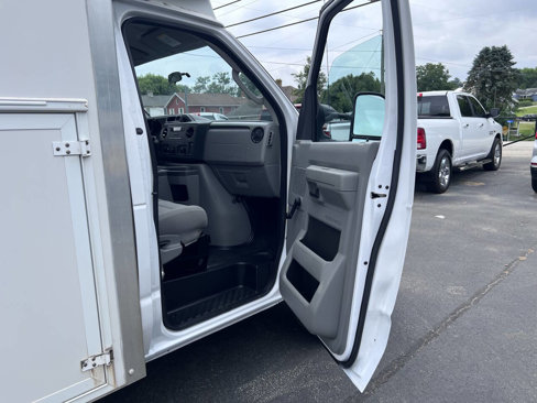 Used 2015 Ford E-350 and Econoline 350 Super Duty image 31