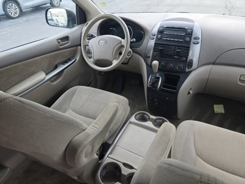 Used 2010 Toyota Sienna LE image 14