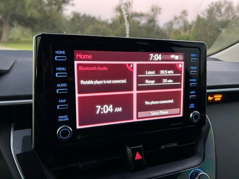 Used 2021 Toyota Corolla LE image 23