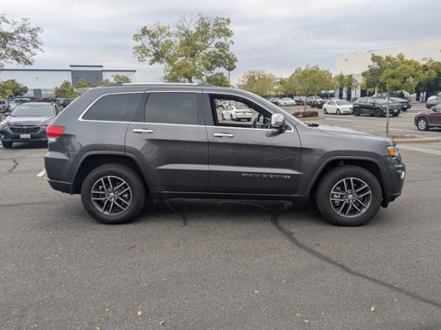 Used 2018 Jeep Grand Cherokee Limited w/ Trailer Tow Group IV image 4