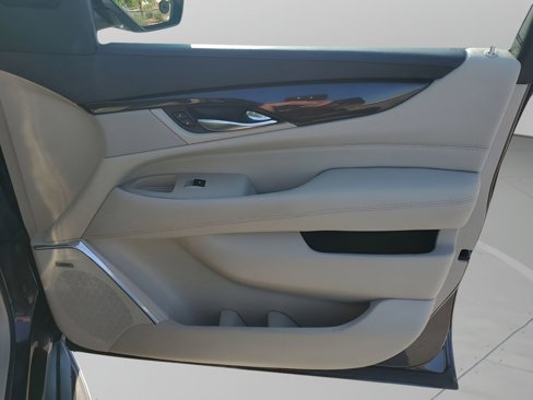 Used 2017 Cadillac Escalade Luxury image 13