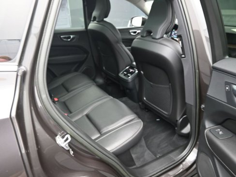 Certified 2023 Volvo XC60 B5 Ultimate w/ Protection Package Premier image 36