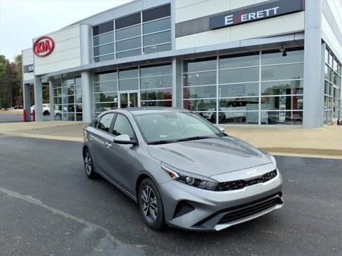 Used 2024 Kia Forte LXS image 2