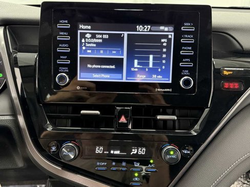 Used 2023 Toyota Camry SE image 19