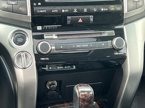 Used 2014 Toyota Land Cruiser image 35