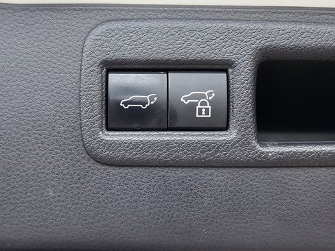 Used 2021 Toyota Venza LE w/ Carpet Mat Package (TMS) image 28