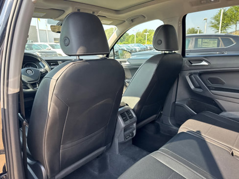Used 2021 Volkswagen Tiguan SE w/ Panoramic Sunroof Package image 13
