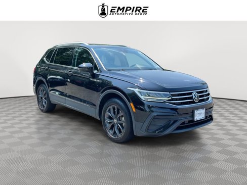 Used 2022 Volkswagen Tiguan SE image 1