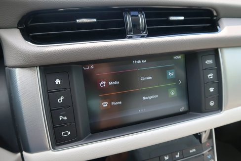 Used 2017 Jaguar XF Prestige image 33
