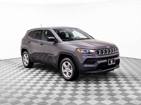 Used 2023 Jeep Compass Sport image 8