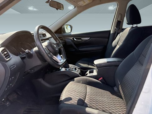 Used 2017 Nissan Rogue SV w/ SV Premium Package image 5