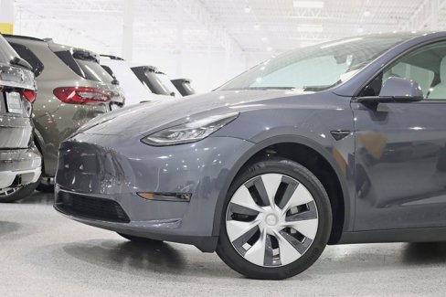 Used 2023 Tesla Model Y Long Range image 2