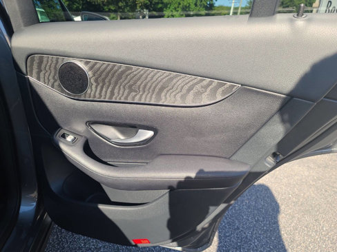 Used 2018 Mercedes-Benz GLC 300 4MATIC image 38