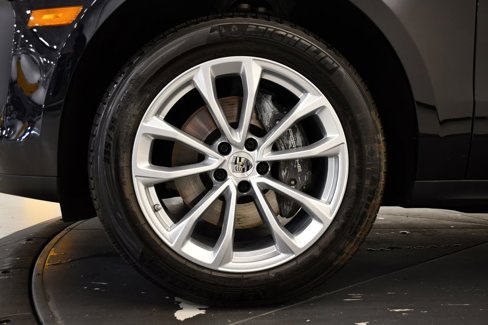 Certified 2025 Porsche Macan Turbo image 16