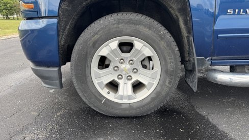Used 2018 Chevrolet Silverado 1500 LT w/ All Star Edition image 32