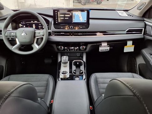 New 2025 Mitsubishi Outlander SE image 10