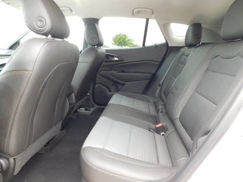 Certified 2025 Chevrolet Trax LT w/ Driver Confidence Package image 11