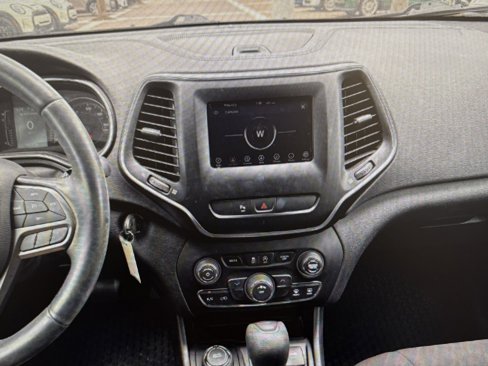 Used 2019 Jeep Cherokee Latitude w/ Cold Weather Group image 29