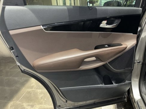 Used 2019 Kia Sorento SX w/ SX Touring Package image 16