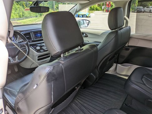 Used 2019 Chrysler Pacifica Touring-L image 26