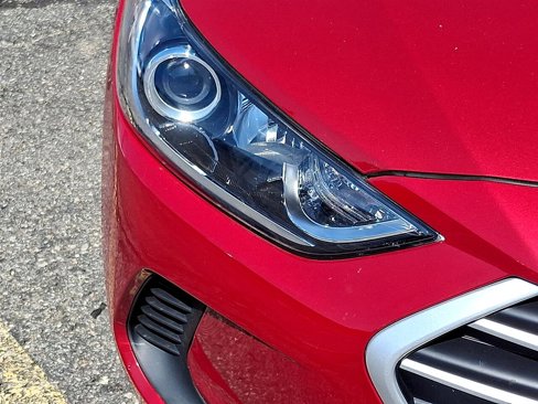 Used 2017 Hyundai Elantra SE image 12