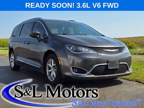 Used 2018 Chrysler Pacifica Touring-L Plus w/ Tire & Wheel Group image 1