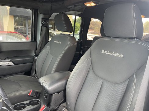 Used 2016 Jeep Wrangler Unlimited Sahara w/ Connectivity Group image 21