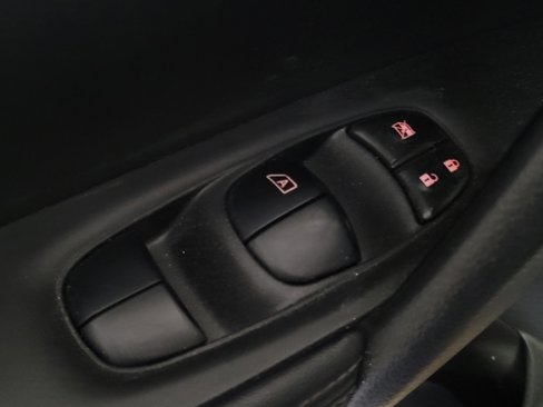 Used 2020 Nissan Rogue S image 27