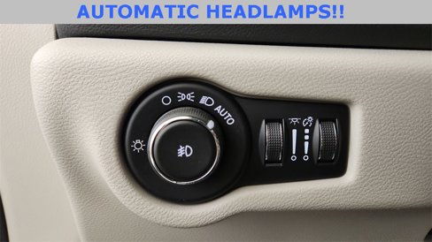 Used 2023 Chrysler Pacifica Touring-L image 28