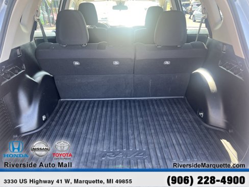 Used 2018 Toyota RAV4 LE image 8