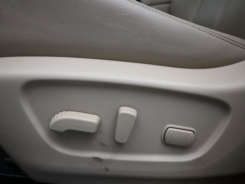 Used 2019 Nissan Rogue SL w/ Premium Package image 12