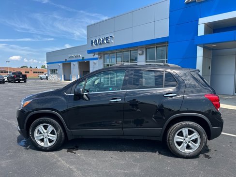 Used 2020 Chevrolet Trax LT w/ LT Convenience Package image 8