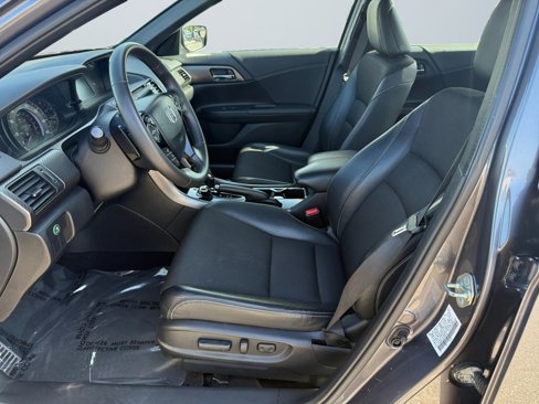 Used 2017 Honda Accord Sport image 9