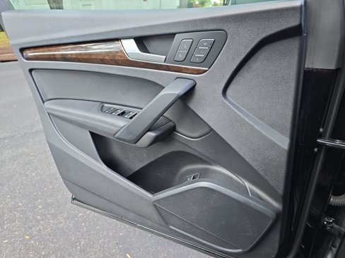 Used 2019 Audi Q5 2.0T Premium Plus w/ Premium Plus Package image 26